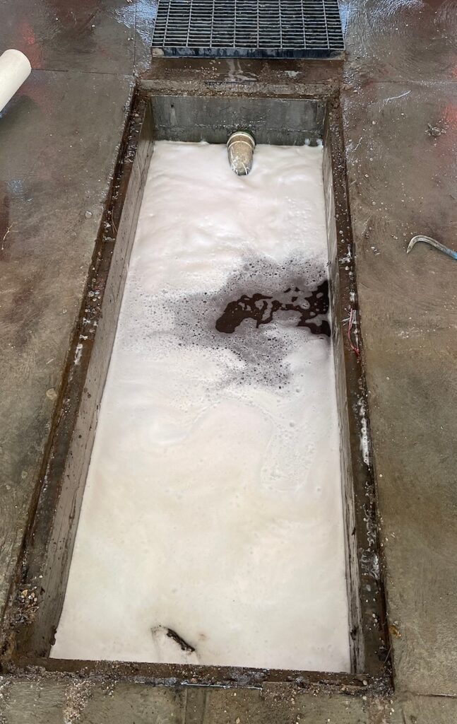 Full Car Wash Pit, Full Car Wash Sump, Overflowed Car Wash Pit, Car Wash Pit Cleaning
